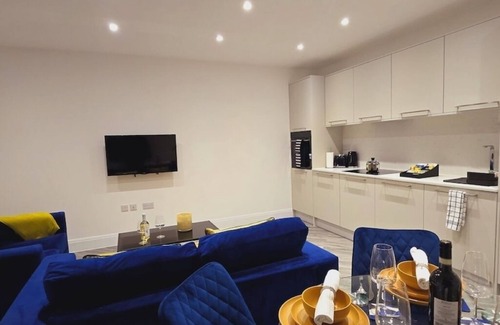 Reading Apartment | Charming 1-bedroom apartment in vibrant Reading with WiFin