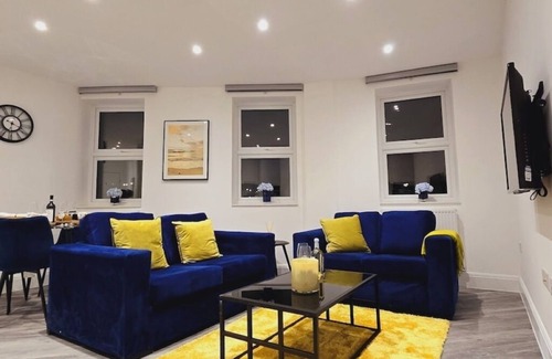 Reading Apartment | Charming 1-bedroom apartment in vibrant Reading with WiFin