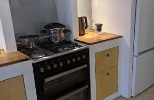 Vera Apartment | Charming 1-bedroom apartment in enchanting T'bilisi with WiFi, AC
