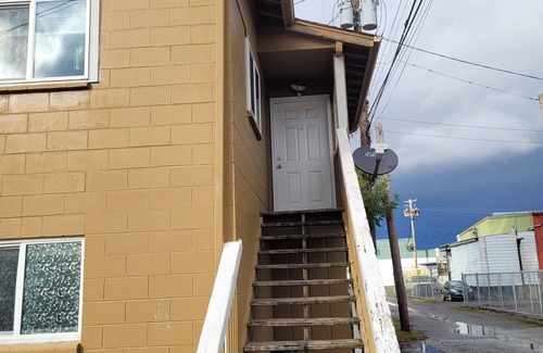 Bunker Hill Apartment | Charming 1-bedroom apartment in lovely Coos Bay. Wi-Fi included!