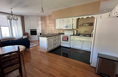 Eastport Apartment | Charming 1-bedroom apartment with amazing views in fabulous Eastport!