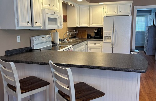 Eastport Apartment | Charming 1-bedroom apartment with amazing views in fabulous Eastport!