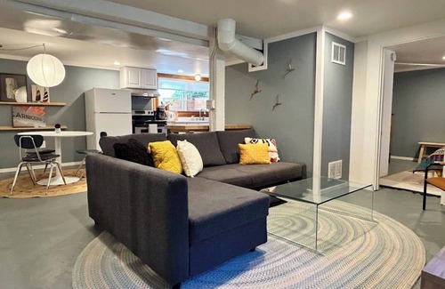 Foster - Powell Apartment | Charming 1-bedroom apartment in the heart of vibrant Foster-Powell, SE Portland