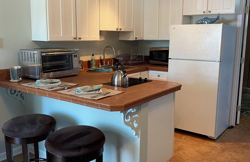 Lantana Apartment | Charming 1-bedroom apartment in Lantana with WiFi, AC, free parking on site