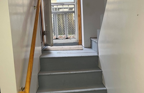 South Side Apartment | Charming 1-bedroom apartment with WiFi, AC in wonderful Waltham