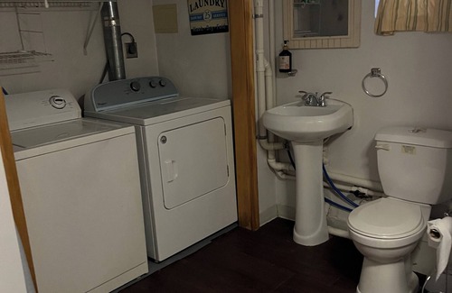 South Side Apartment | Charming 1-bedroom apartment with WiFi, AC in wonderful Waltham
