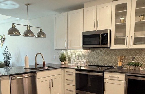Dallas Arts District Apartment | Charming 1-bedroom apartment with views