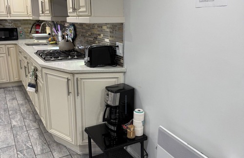 Queens Apartment | Charming 1-bedroom apartment with AC, WiFi in wonderful Queens
