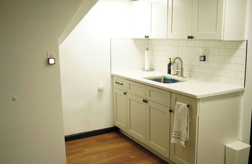 Queens Apartment | Charming 1-Bedroom Apartment in Fabulous Queens with Wifi and AC