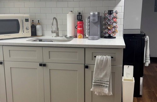 Queens Apartment | Charming 1-Bedroom Apartment in Fabulous Queens with Wifi and AC