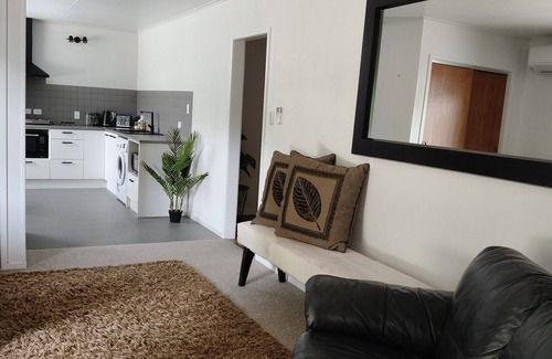 Richmond Heights Apartment | Charming 1-bedroom apartment, with alfresco dining in your own private garden