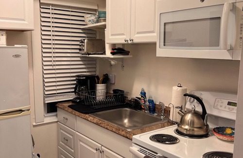 Ipswich Apartment | Charming 1 bedroom apt near train station.