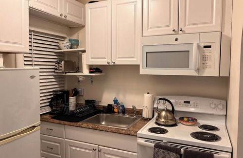 Ipswich Apartment | Charming 1 bedroom apt near train station.