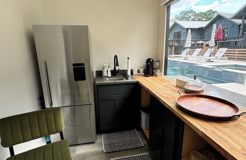 Niceville Cottage | Charming 1-bedroom Bayfront cottage with dock access in Niceville