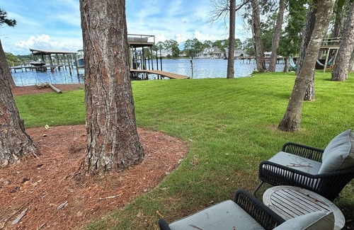 Niceville Cottage | Charming 1-bedroom Bayfront cottage with dock access in Niceville