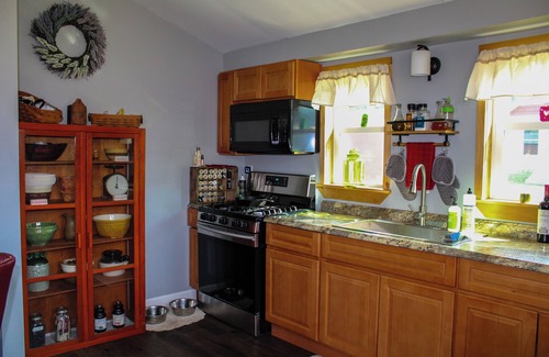 Malletts Bay Cottage | Charming 1-bedroom cottage lake views/access, Malletts Bay Colchester, AC, WiFi