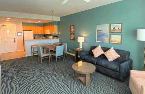 Seaside Condo | Charming 1-bedroom condo in amazing Seaside with fitness room, AC