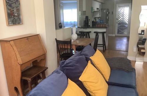 Riley Park-Little Mountain House | Charming 1-bedroom Garden Home in Central Vancouver with WiFi access