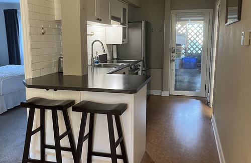Riley Park-Little Mountain House | Charming 1-bedroom Garden Home in Central Vancouver with WiFi access
