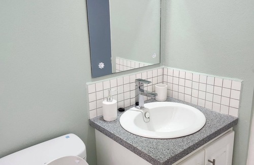 St. George's House | Charming 1-bedroom apartment with AC, WiFi in beautiful Saint George
