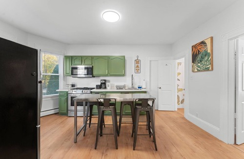 Providence House | Charming 1-bedroom house with WiFi, AC in Providence