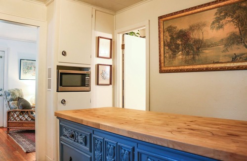 Allouez House | Charming 1-bedroom house in peaceful Green Bay with WiFi, AC