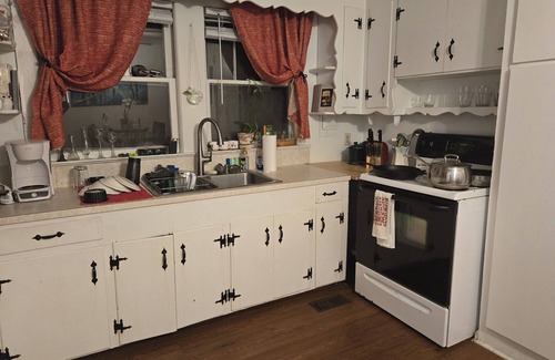 Lexington House | Charming 1-bedroom House 2 miles from Downtown Lexington - The Owlhouse