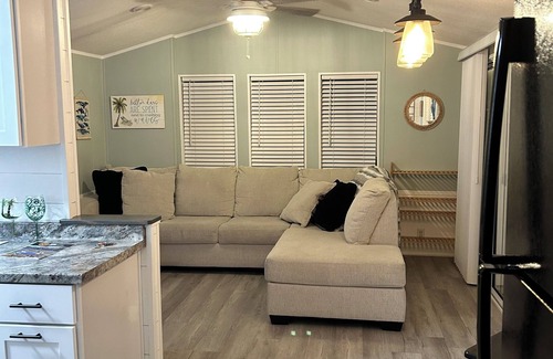 Braden River House | Charming 1-bedroom home in Sun Outdoors, Sarasota with WiFi, fitness room