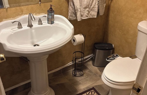 Fairfax House | Charming 1-bedroom house with AC, WiFi in adorable Fairfax