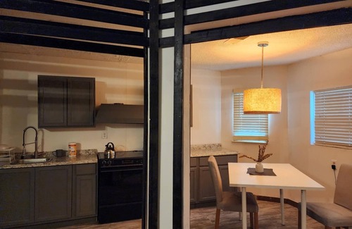 Memphis House | Charming 1-bedroom house in marvelous Memphis with AC