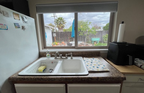 Fresno House | Charming 1-bedroom house in fantastic Fresno Tower District with WiFi, AC