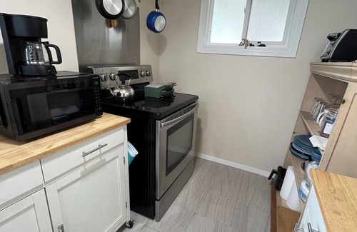 Fresno House | Charming 1-bedroom house in fantastic Fresno Tower District with WiFi, AC