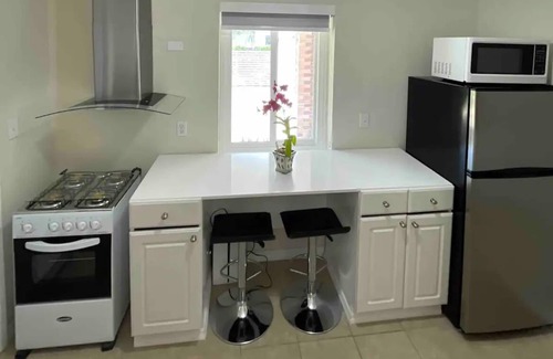 Southwest Coconut Grove House | Charming 1-bedroom house with AC and WiFi in enchanting Miami