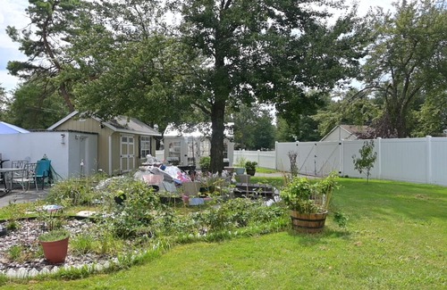 Walton Park House | Charming 1-bedroom house in Monroe with AC and WiFi & BACKYARD EVENT SPACE