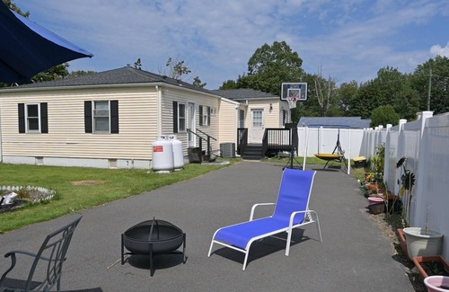 Walton Park House | Charming 1-bedroom house in Monroe with AC and WiFi & BACKYARD EVENT SPACE