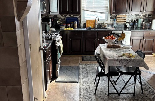 Fairfax House | Charming 1-bedroom in house with WiFi, AC in brilliant Fairfax