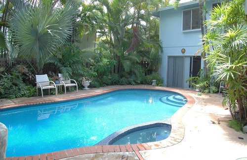 Kailua House | Charming 1-Bedroom Kailua Cottage with AC, Walk to the Best Part of the Beach