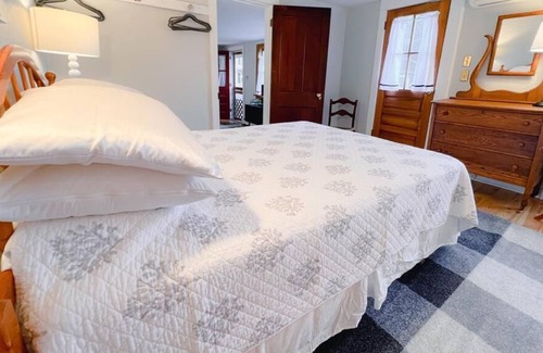 Village Green Apartment | Charming 1 bedroom , pet-friendly