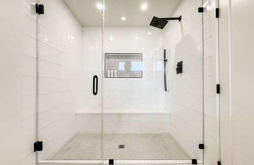 Eastvale House | Charming 1-bedroom suite with WiFi and AC in Eastvale with private bathroom