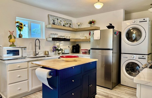 Susanville Apartment | Charming 1-bedroom upper unit. Renovated home walking distance to shops & eats