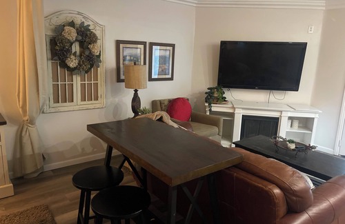 Bakersfield Apartment | Charming 1-bedroom apartment in lovely Bakersfield with AC, WiFi
