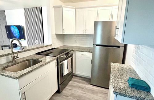 Fort Pierce Villa | Charming 1-bedroom villa walk to Beach/Restaurants