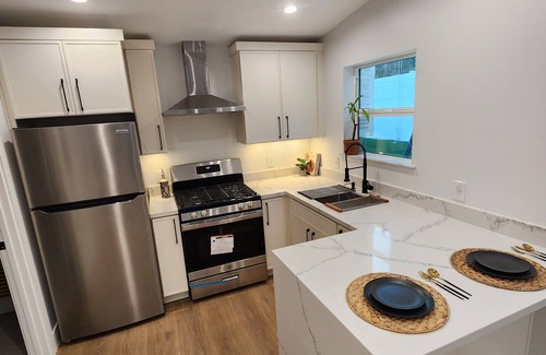 Woodland Hills House | Charming 1-bedroom adu with AC, WiFi in pleasant woodland hills on a cul de sac