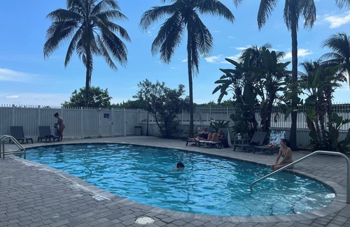 South of Fifth Apartment | Charming 1-bedroom apartment in marvelous Miami Beach with AC and pool.