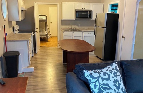 New Buffalo House | Charming 1-bedroom guest house in adorable New Buffalo with WiFi, AC