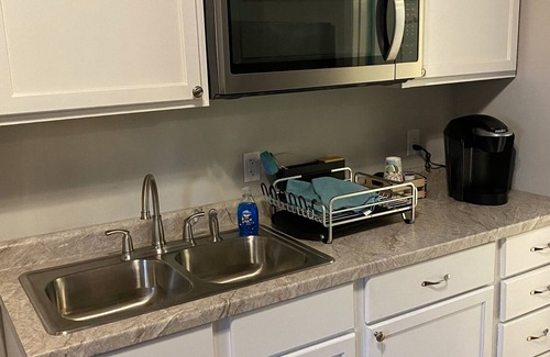 New Buffalo House | Charming 1-bedroom guest house in adorable New Buffalo with WiFi, AC