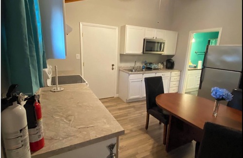 New Buffalo House | Charming 1-bedroom guest house in adorable New Buffalo with WiFi, AC
