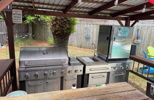 Pretty Bayou House | Charming 1-bedroom bungalow in enchanting Panama City with WiFi, AC