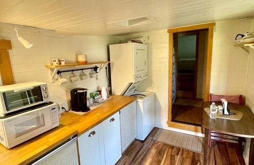 Punta Gorda Cottage | Charming 1-bedroom mini cottage in enjoyable Punta Gorda with WiFi, AC