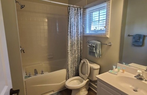 Lackey Resort | Charming 1-bedroom resort in historic Williamsburg with WiFi, fitness room
